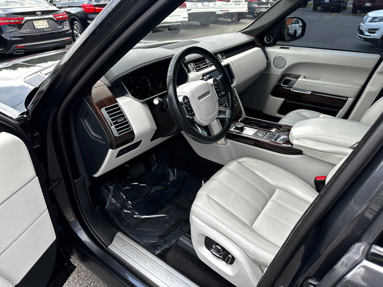 Used 2016 Land Rover Range Rover HSE image 9