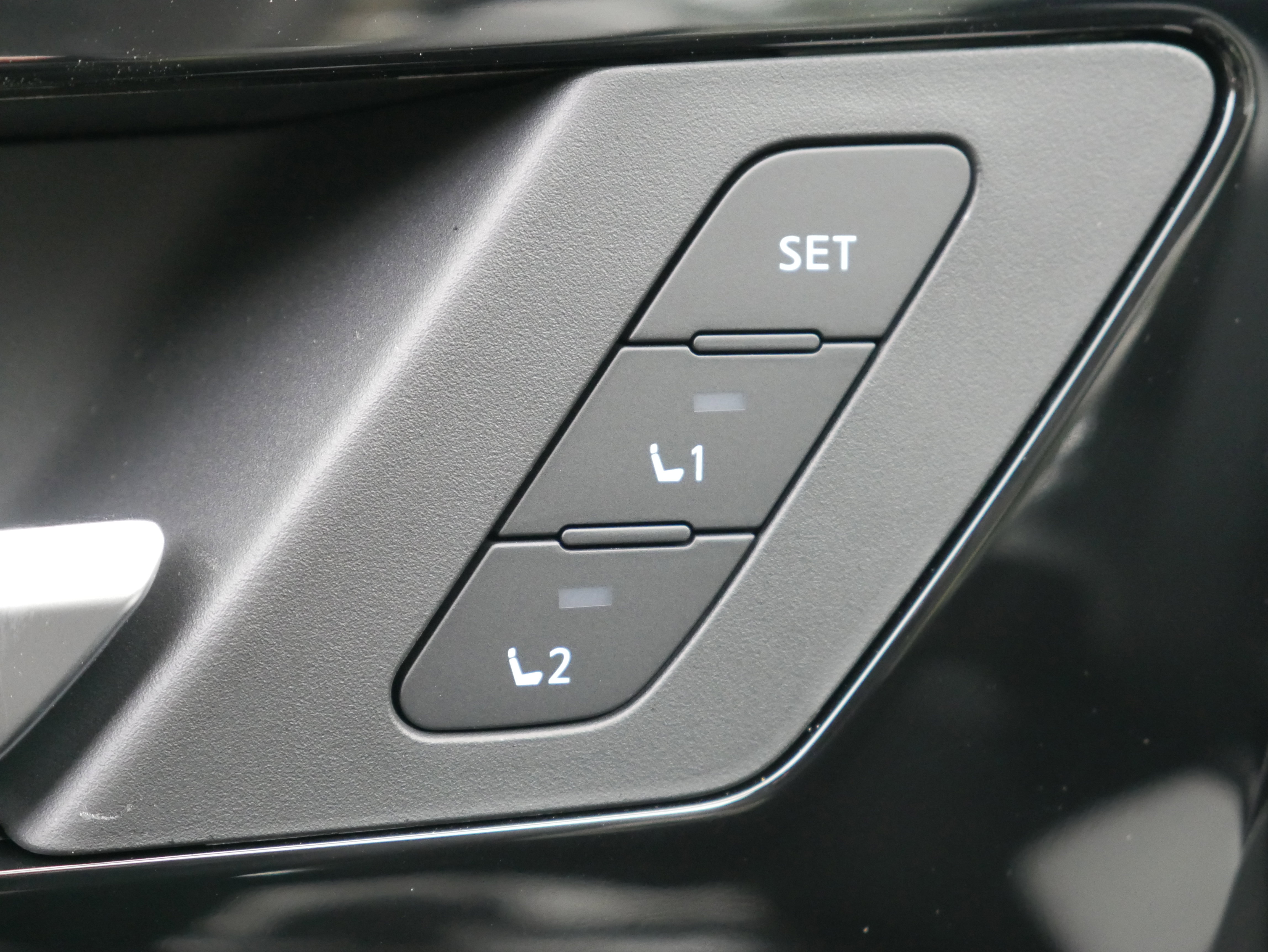New 2025 Mitsubishi Outlander 4WD Plug-In Hybrid image 25