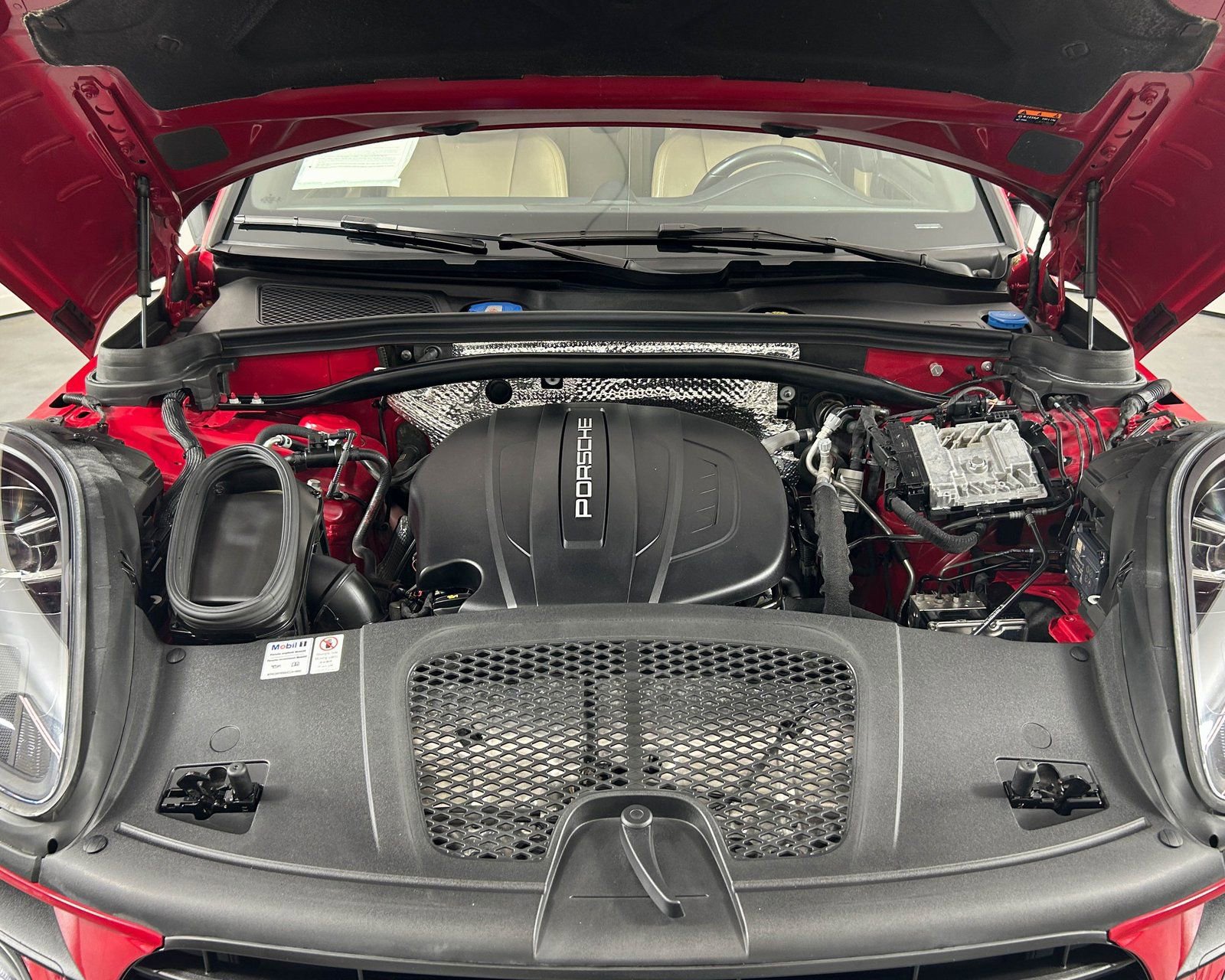 Used 2020 Porsche Macan image 30