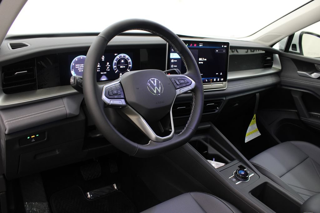 New 2026 Volkswagen Tiguan SE FWD image 15