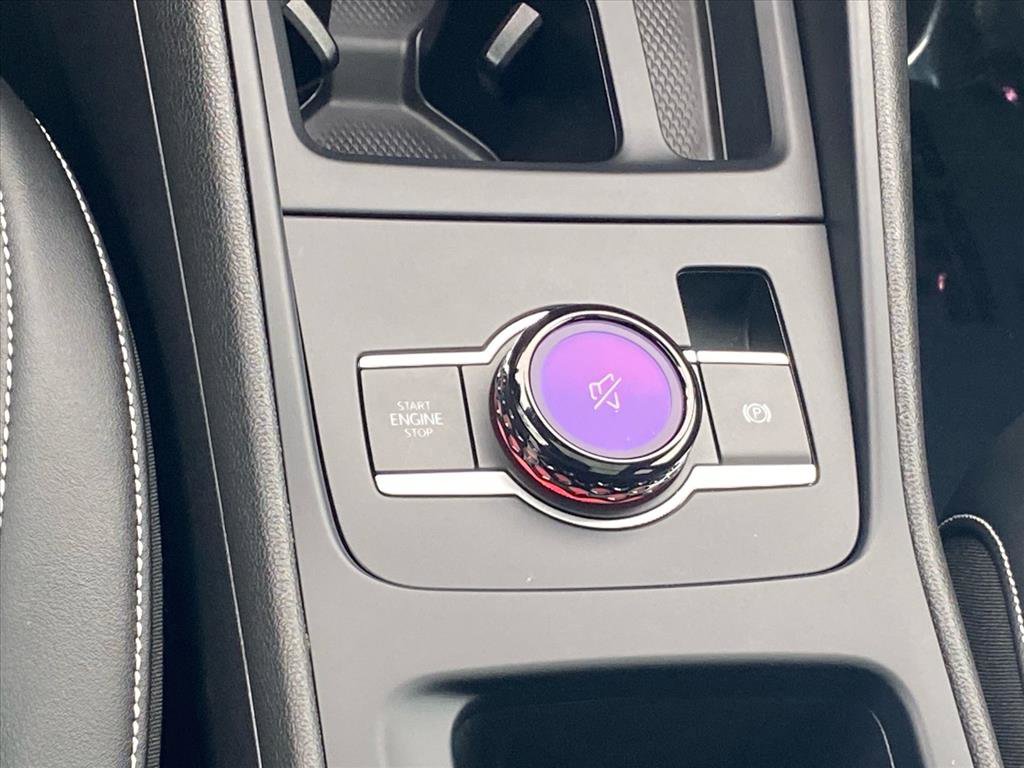 Used 2025 Volkswagen Tiguan SE R-Line image 11