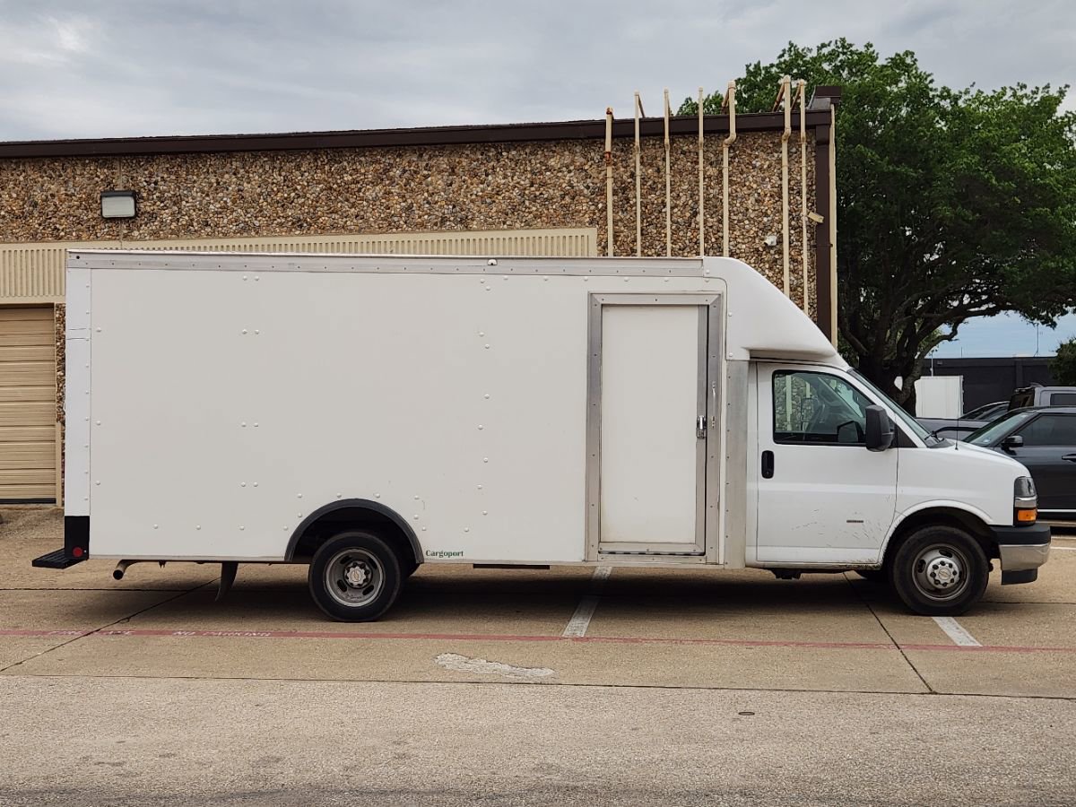Used 2022 Chevrolet Express 3500 w/ Power Convenience Package RWD image 5
