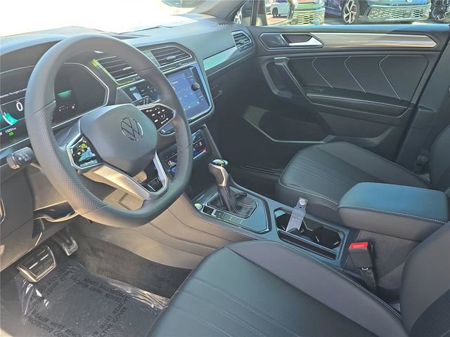 Used 2023 Volkswagen Tiguan SE R-Line image 16