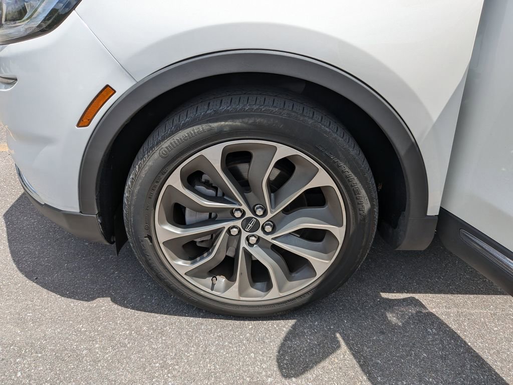 Used 2023 Lincoln Nautilus Reserve FWD image 30