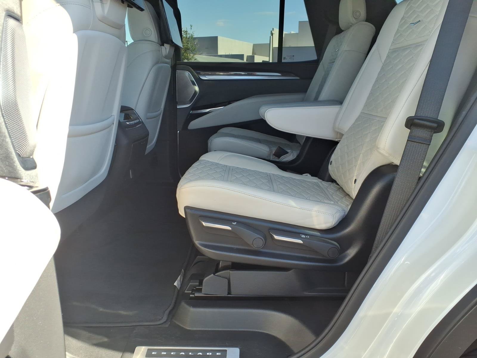 Used 2025 Cadillac Escalade V w/ LPO, ONYX Package AWD/4WD image 18
