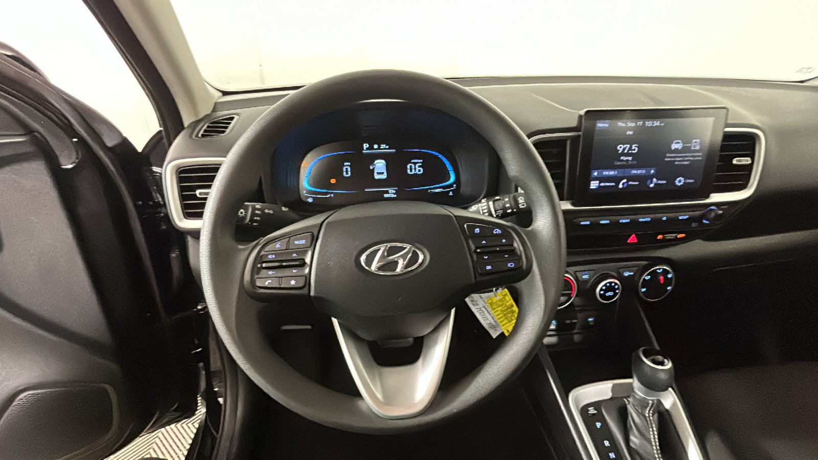 Used 2026 Hyundai Venue SE FWD image 18