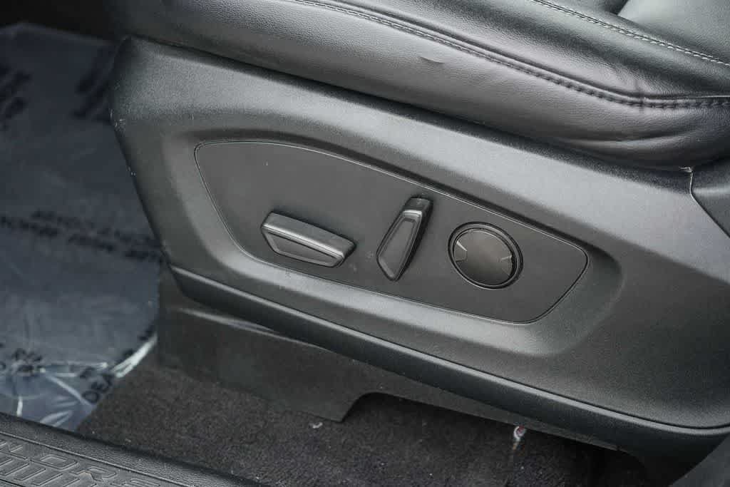 Used 2022 Ford Explorer XLT w/ Equipment Group 202A RWD image 18