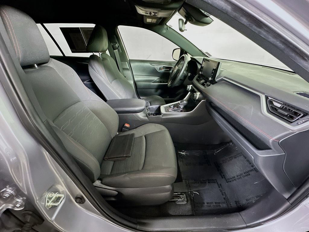 Used 2022 Toyota RAV4 SE w/ Weather & Moonroof Package image 11