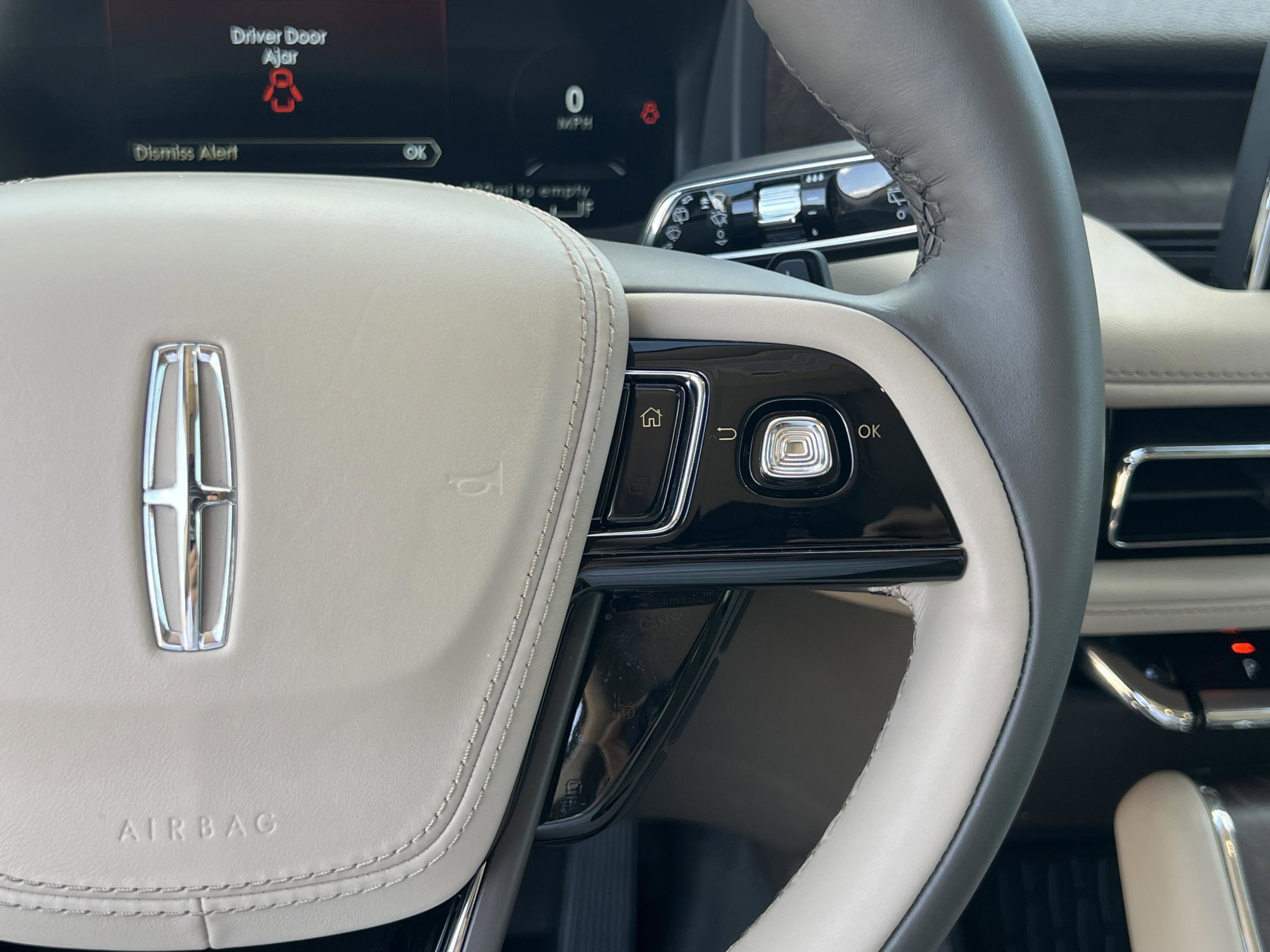 Used 2023 Lincoln Aviator Reserve w/ Equipment Group 201A image 12