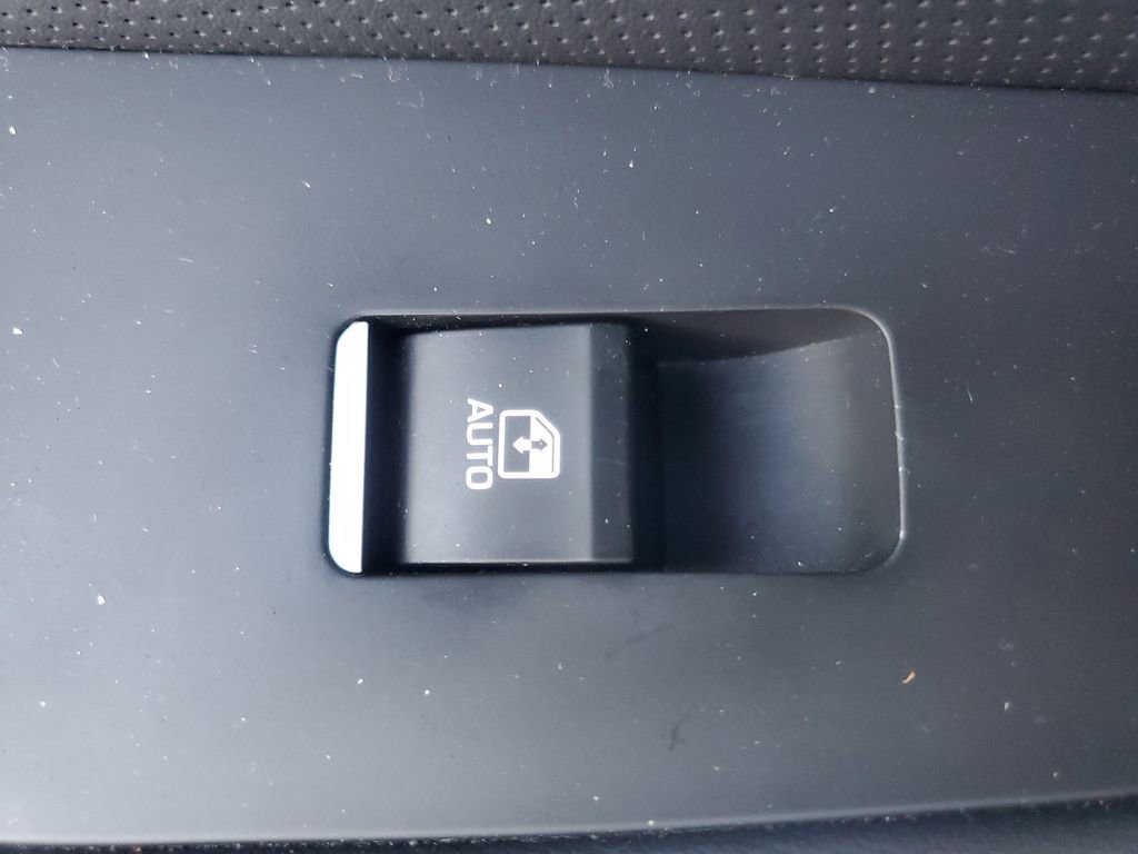 Used 2015 Hyundai Genesis 3.8 w/ Option Group 04 image 15