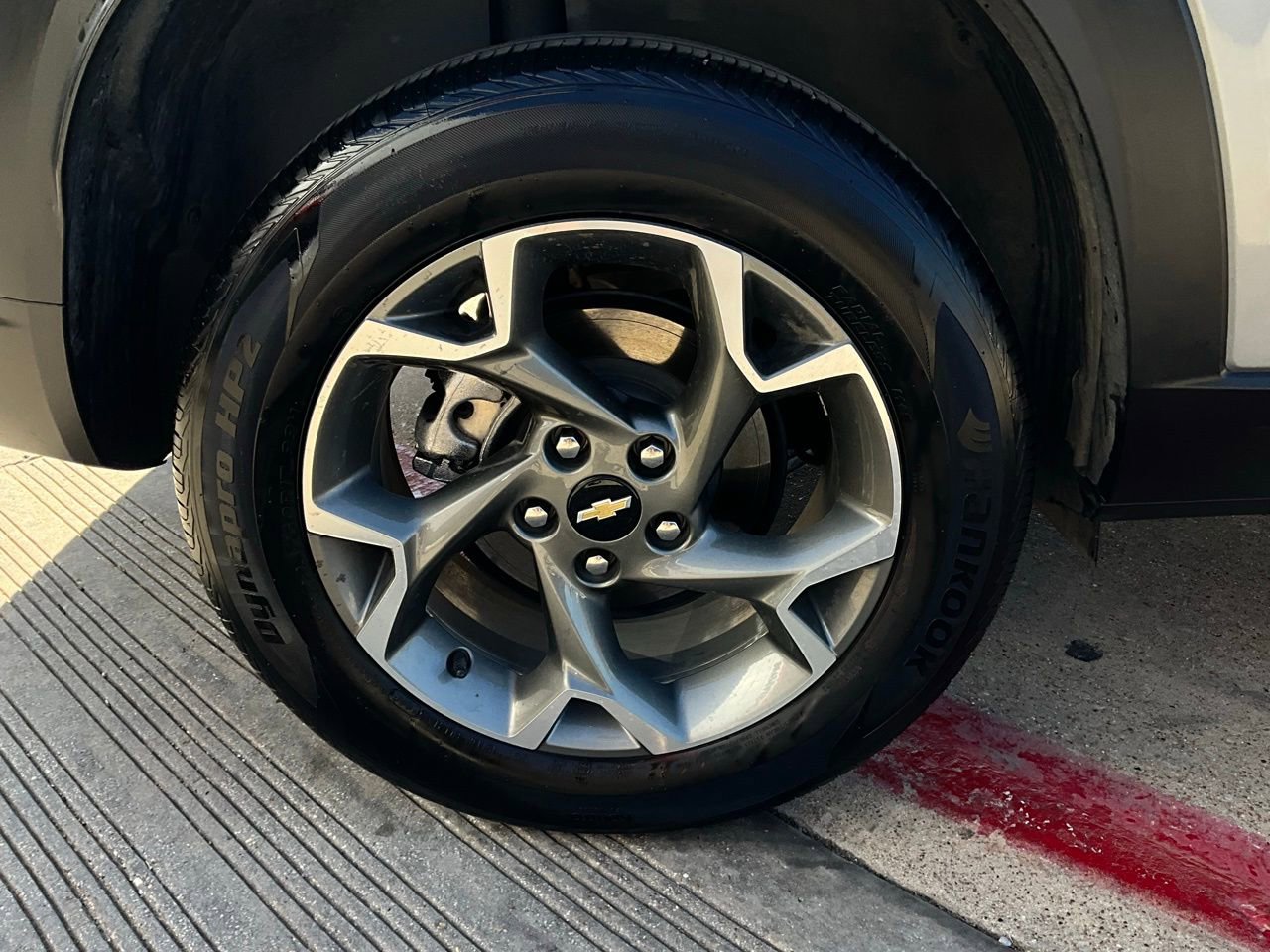 Used 2025 Chevrolet Trax LT image 9