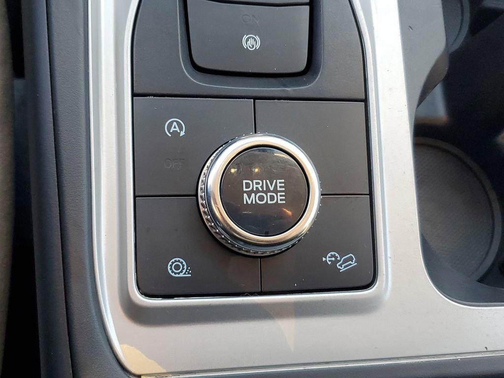 Used 2022 Ford Explorer XLT image 25