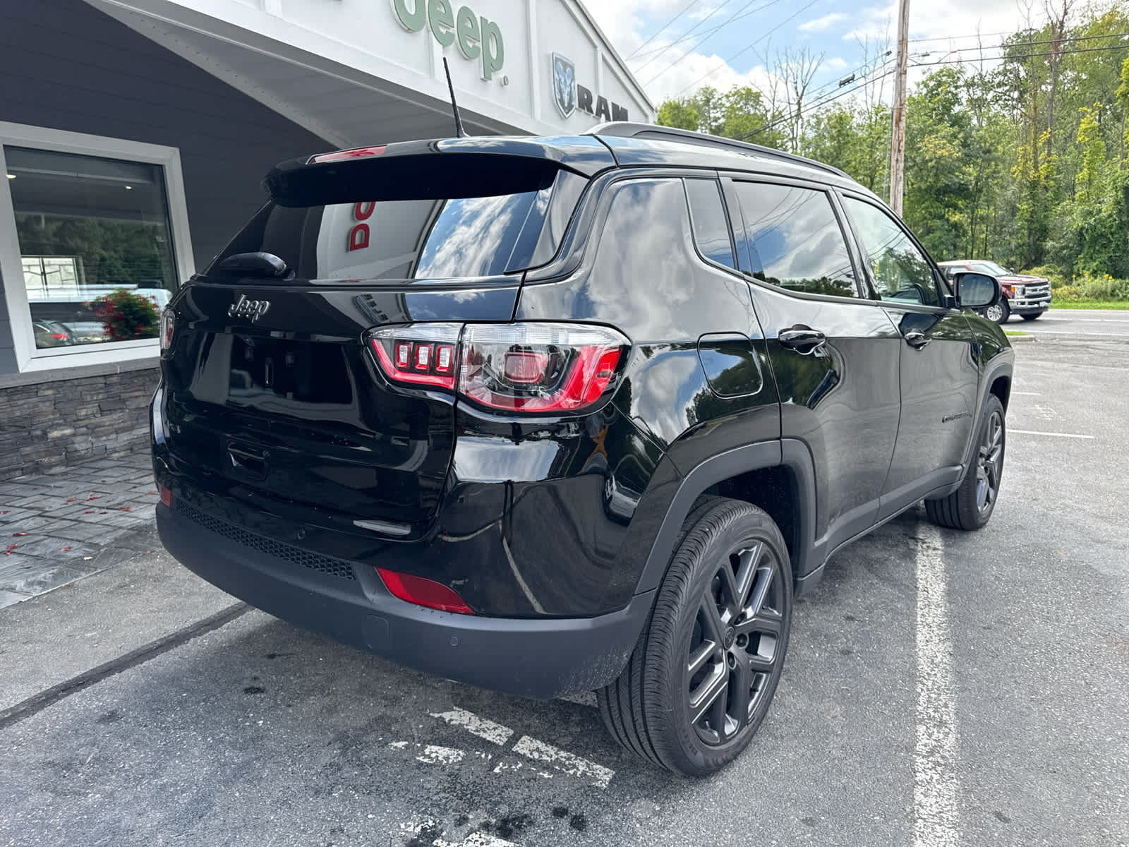 New 2026 Jeep Compass Limited AWD/4WD image 3
