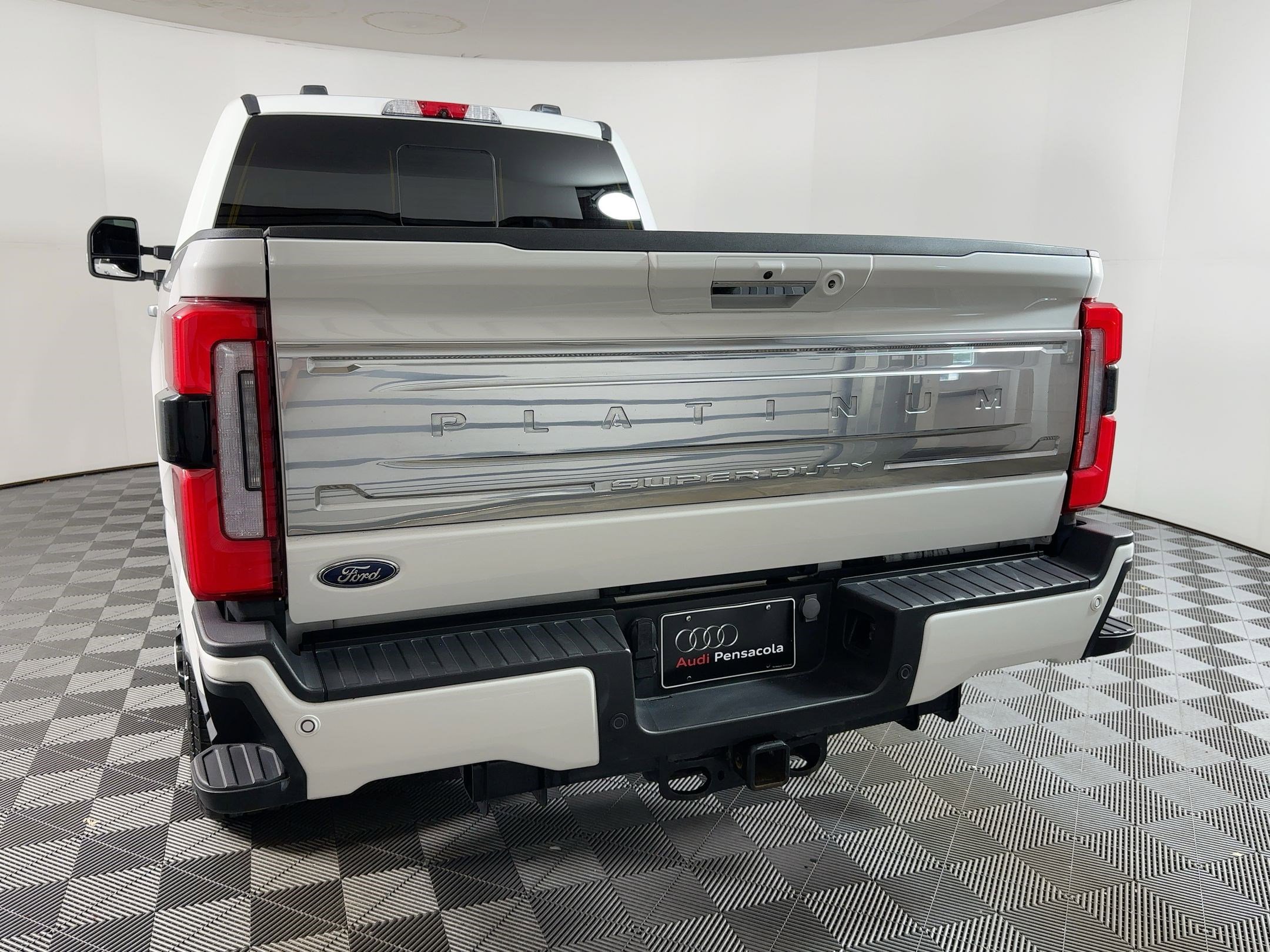 Used 2024 Ford F250 Platinum image 6