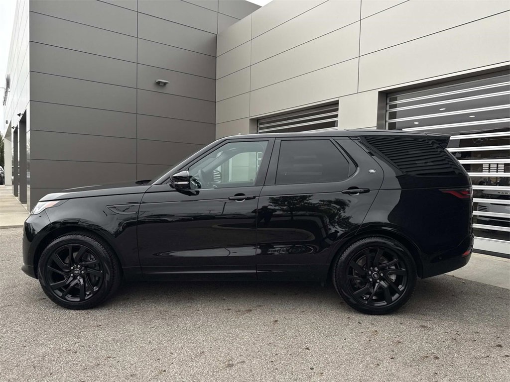 Used 2025 Land Rover Discovery Dynamic SE image 4