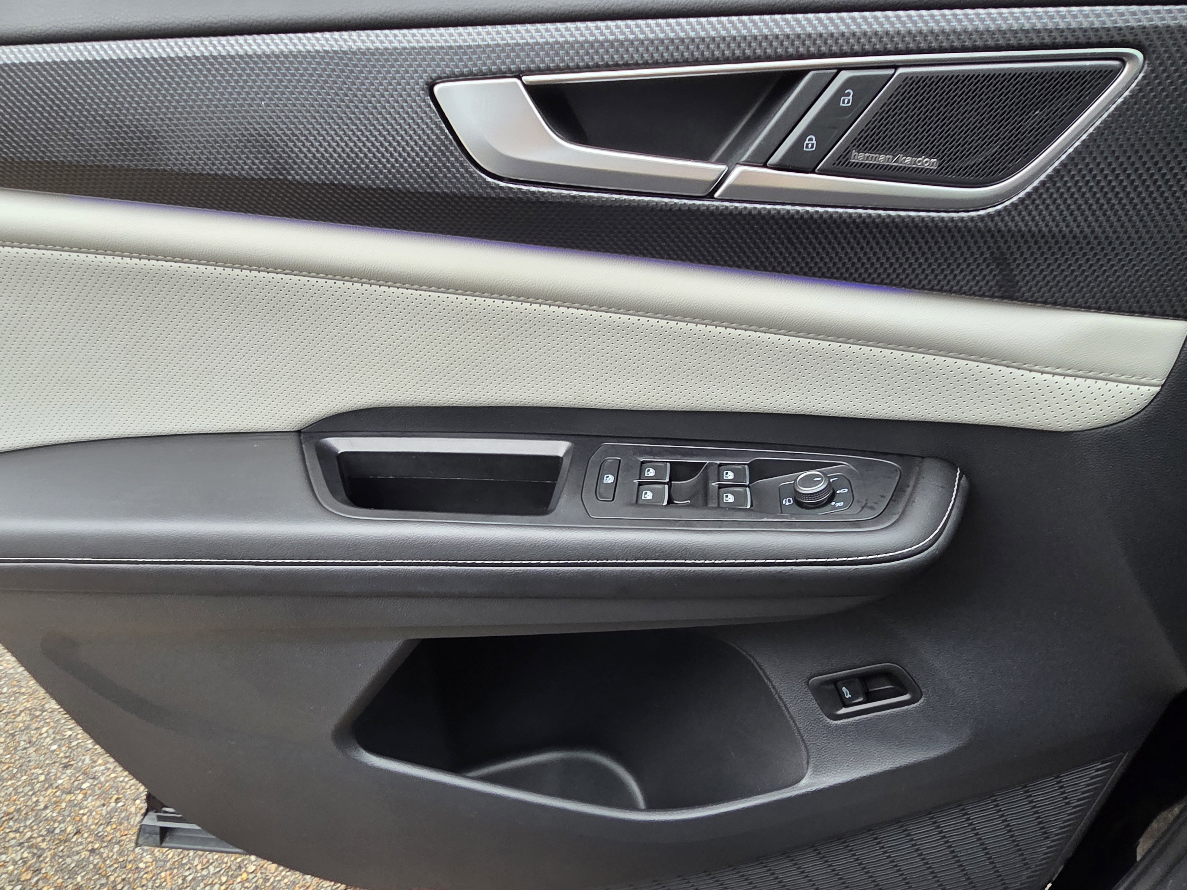 Certified 2024 Volkswagen Atlas Cross Sport SEL Premium R-Line image 9