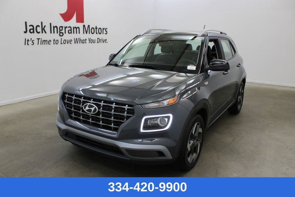 Used 2025 Hyundai Venue Limited FWD image 1
