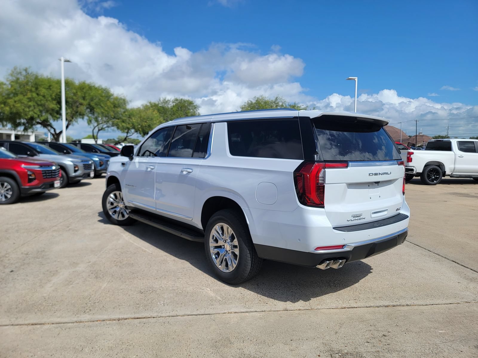 New 2026 GMC Yukon XL Denali w/ LPO, Floor Liner Package AWD/4WD image 5