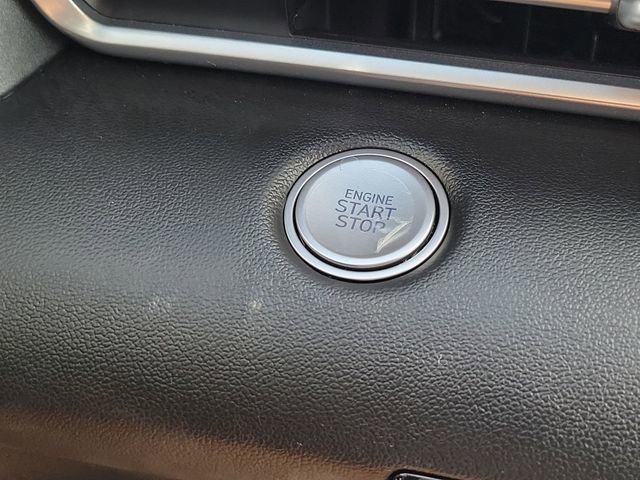 Used 2025 Hyundai Elantra Blue image 8