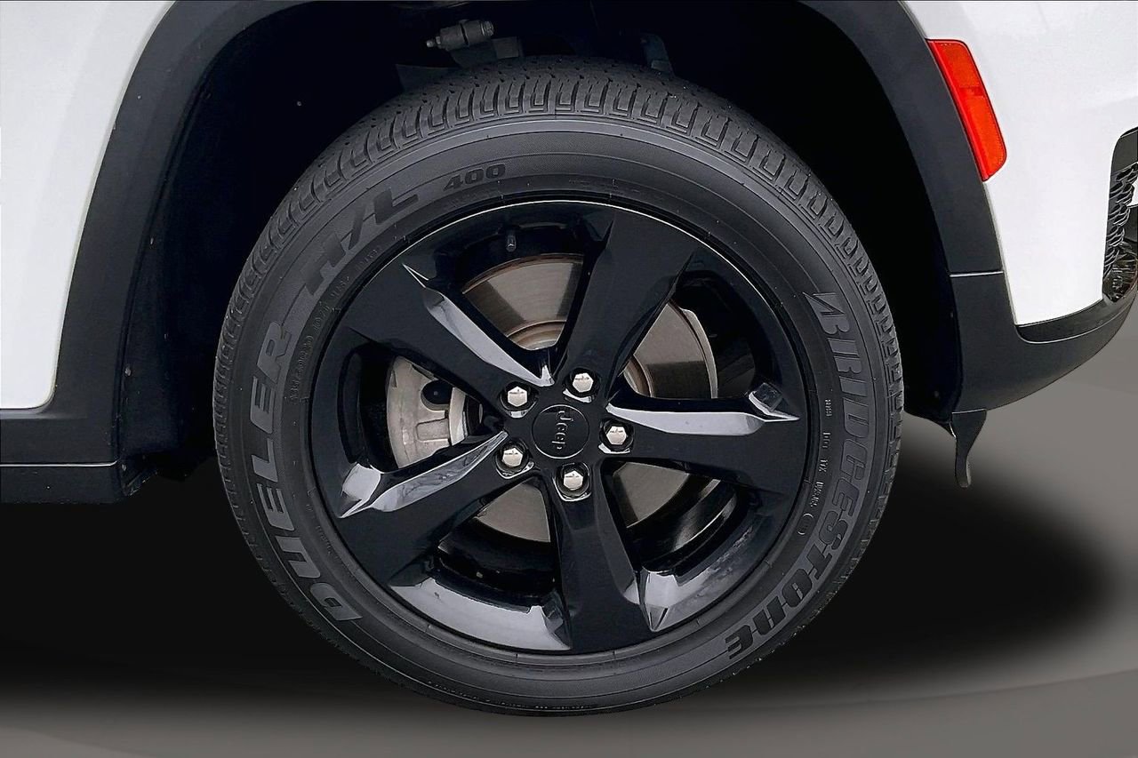 Certified 2022 Jeep Grand Cherokee L Laredo image 35