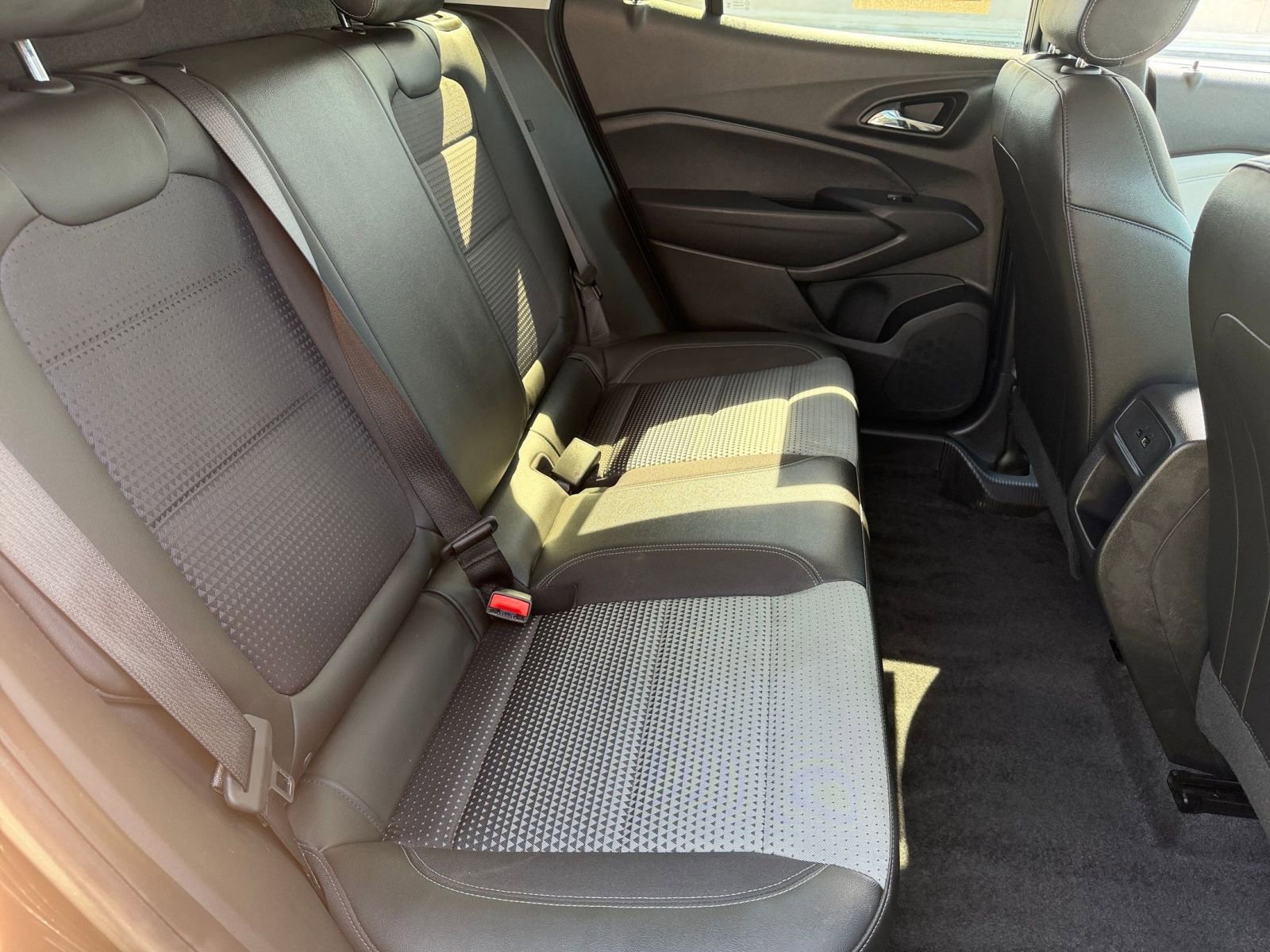 Used 2025 Chevrolet Trax LT image 38