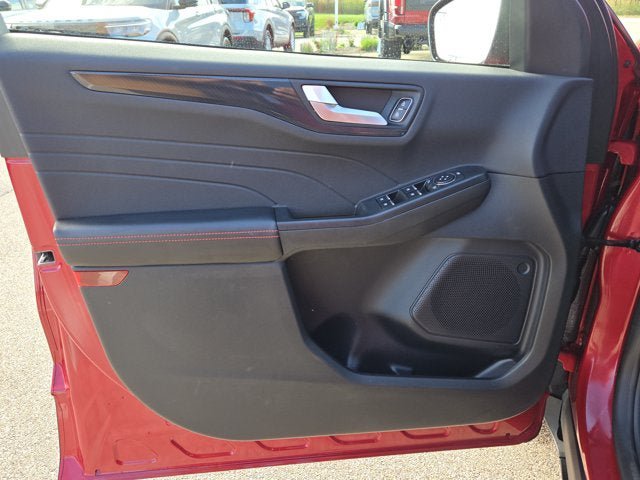 Used 2025 Ford Escape ST-Line w/ Tech Pack #1 FWD image 22