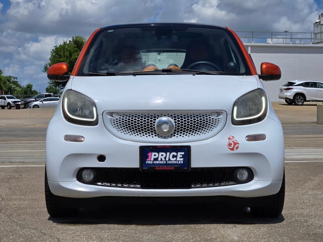 Used 2016 smart fortwo passion RWD image 2