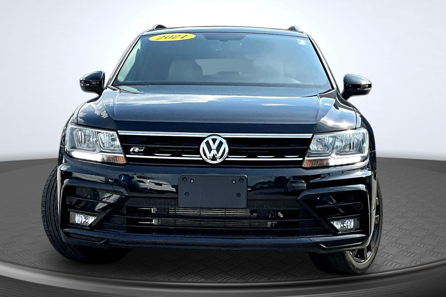 Used 2021 Volkswagen Tiguan SEL AWD/4WD image 2