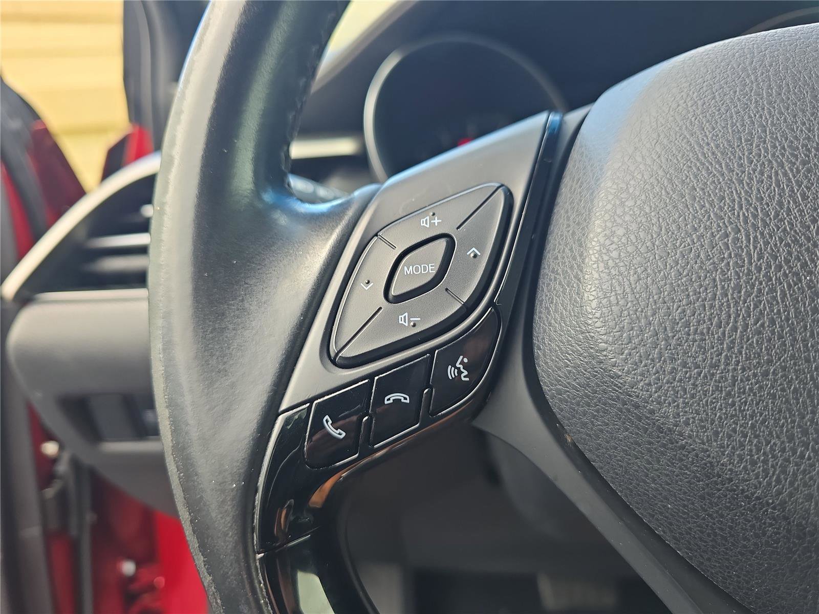 Used 2019 Toyota C-HR XLE image 20