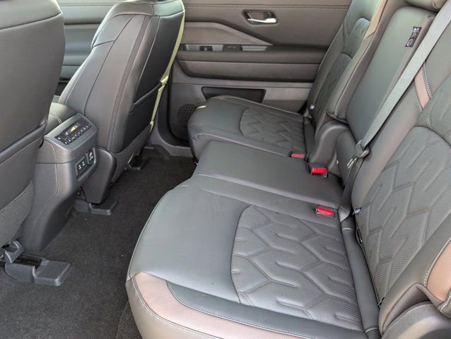 New 2026 Nissan Pathfinder Platinum w/ Cargo Package AWD/4WD image 22