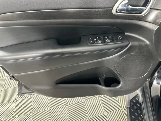 Used 2018 Jeep Grand Cherokee Laredo AWD/4WD image 6