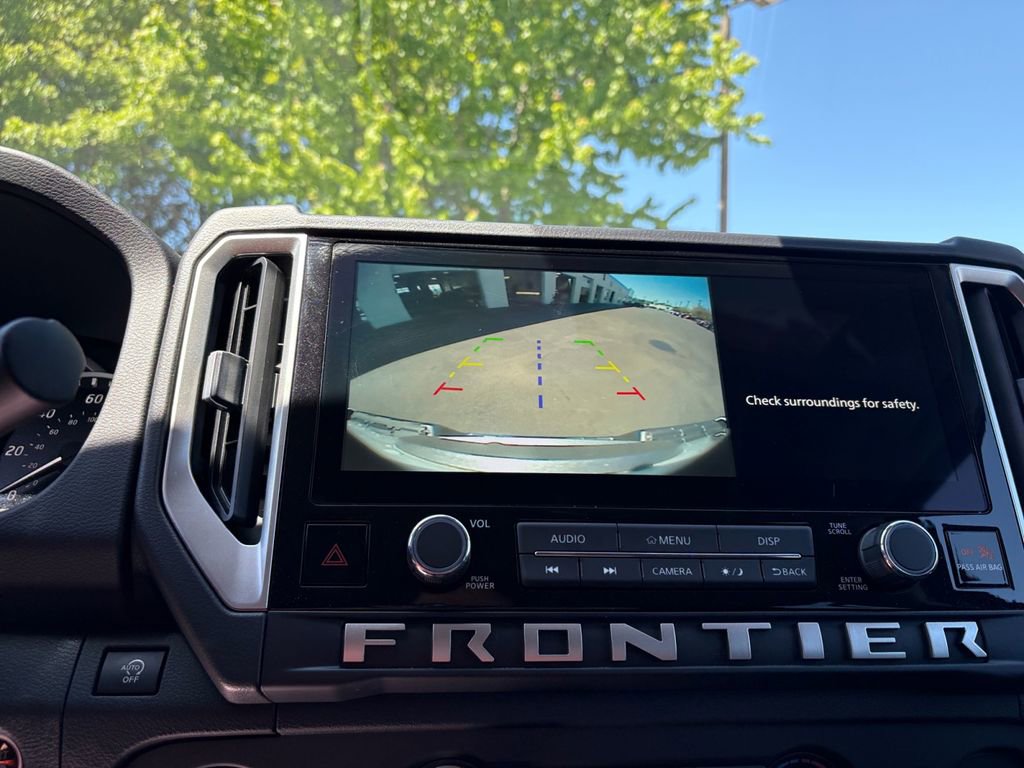 Used 2025 Nissan Frontier SV image 18