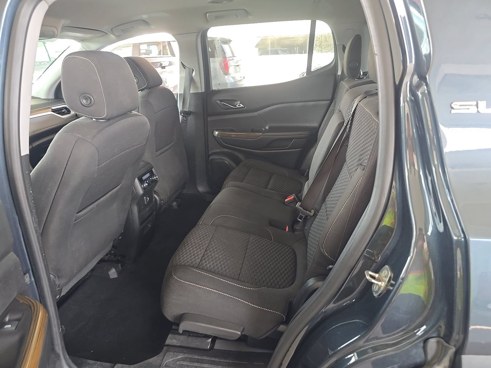 Used 2019 GMC Acadia SLE w/ LPO, Black Accent Package FWD image 7