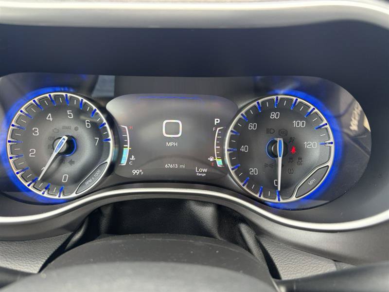 Used 2023 Chrysler Pacifica Touring-L FWD image 20