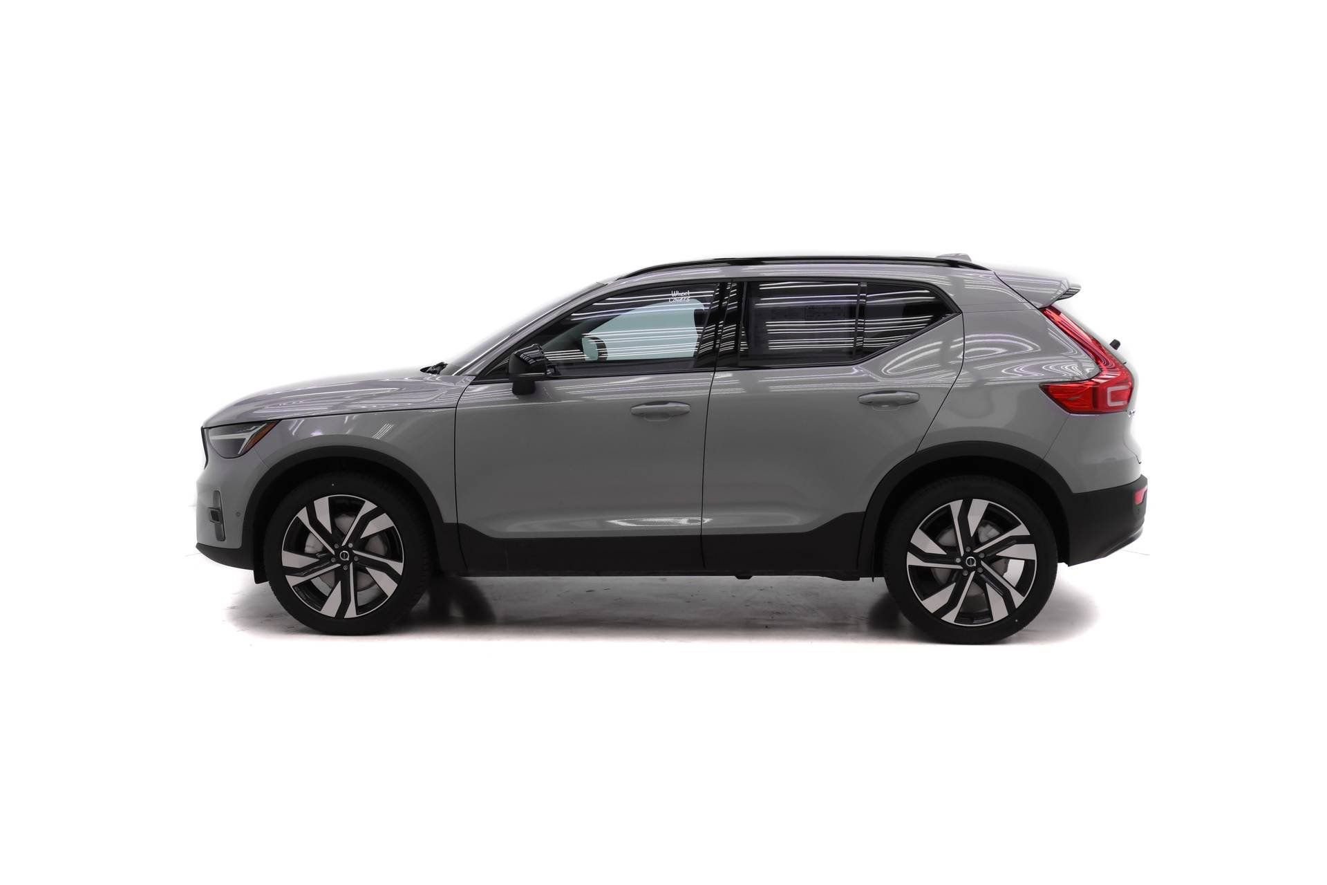 New 2026 Volvo XC40 B5 Plus w/ Protection Package Premier AWD/4WD image 3