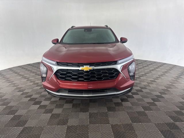 Used 2025 Chevrolet Trax LT w/ LT Convenience Package image 3