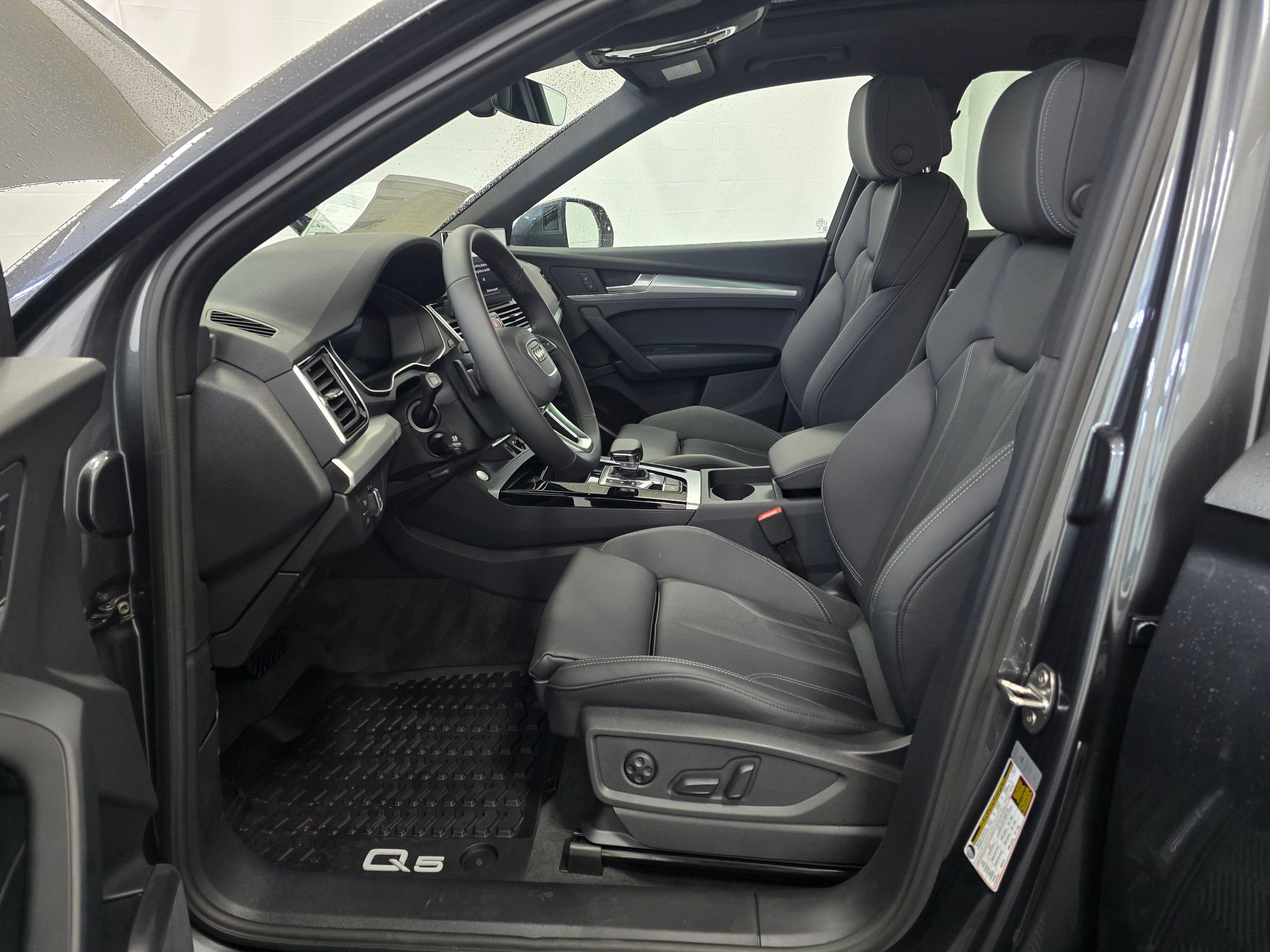 Certified 2025 Audi Q5 2.0T Premium w/ Convenience Plus Package image 13