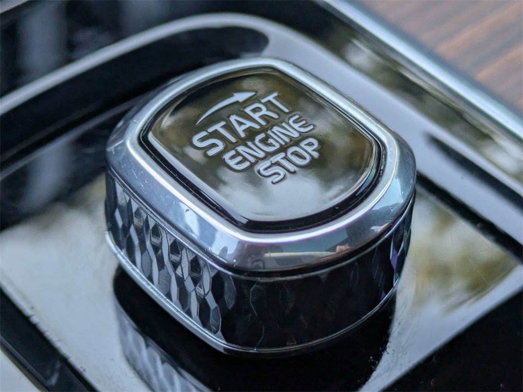 Certified 2023 Volvo XC60 B5 Ultimate w/ Protection Package Premier image 31