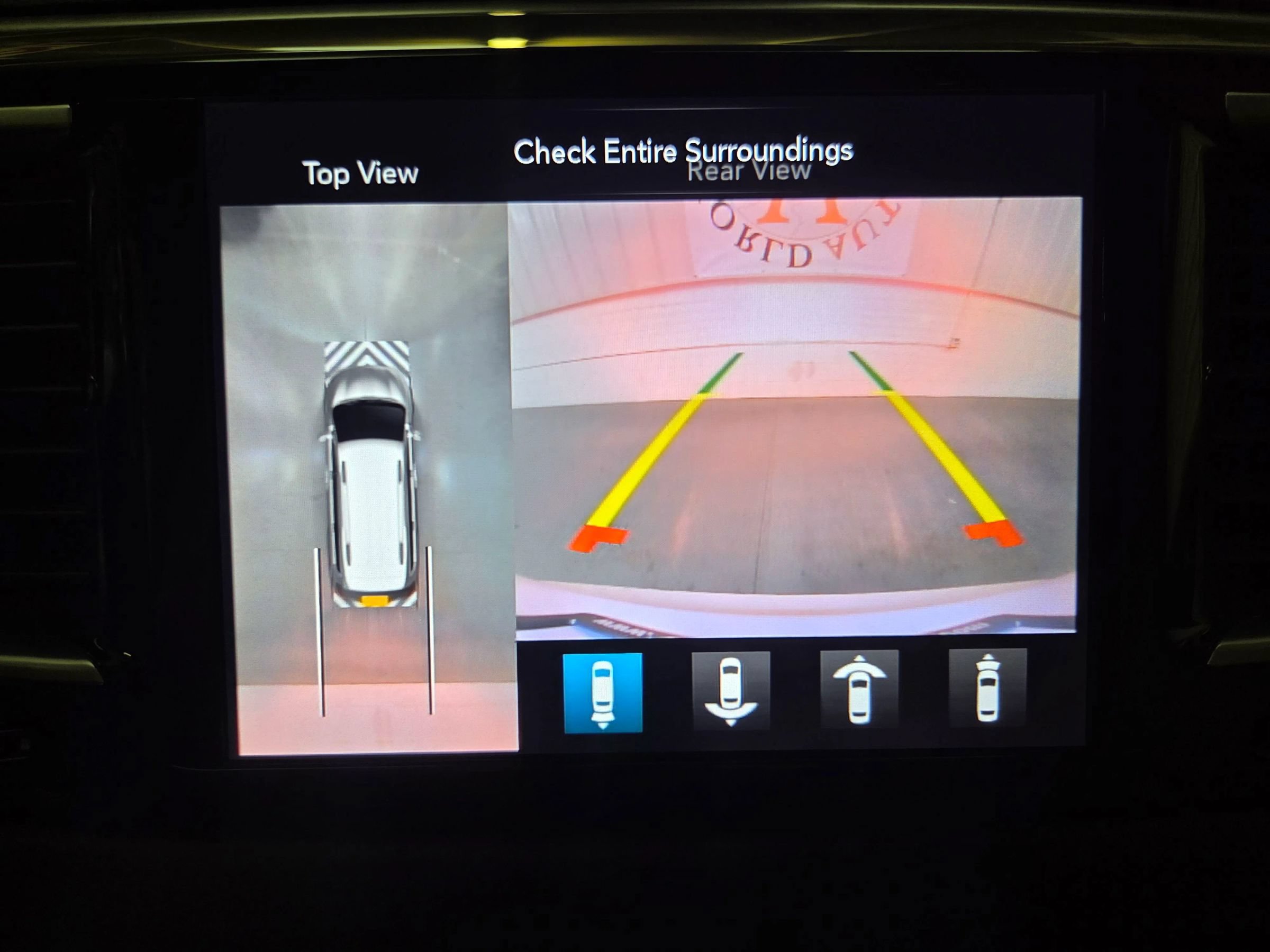 Used 2018 Chrysler Pacifica Touring-L Plus FWD image 30