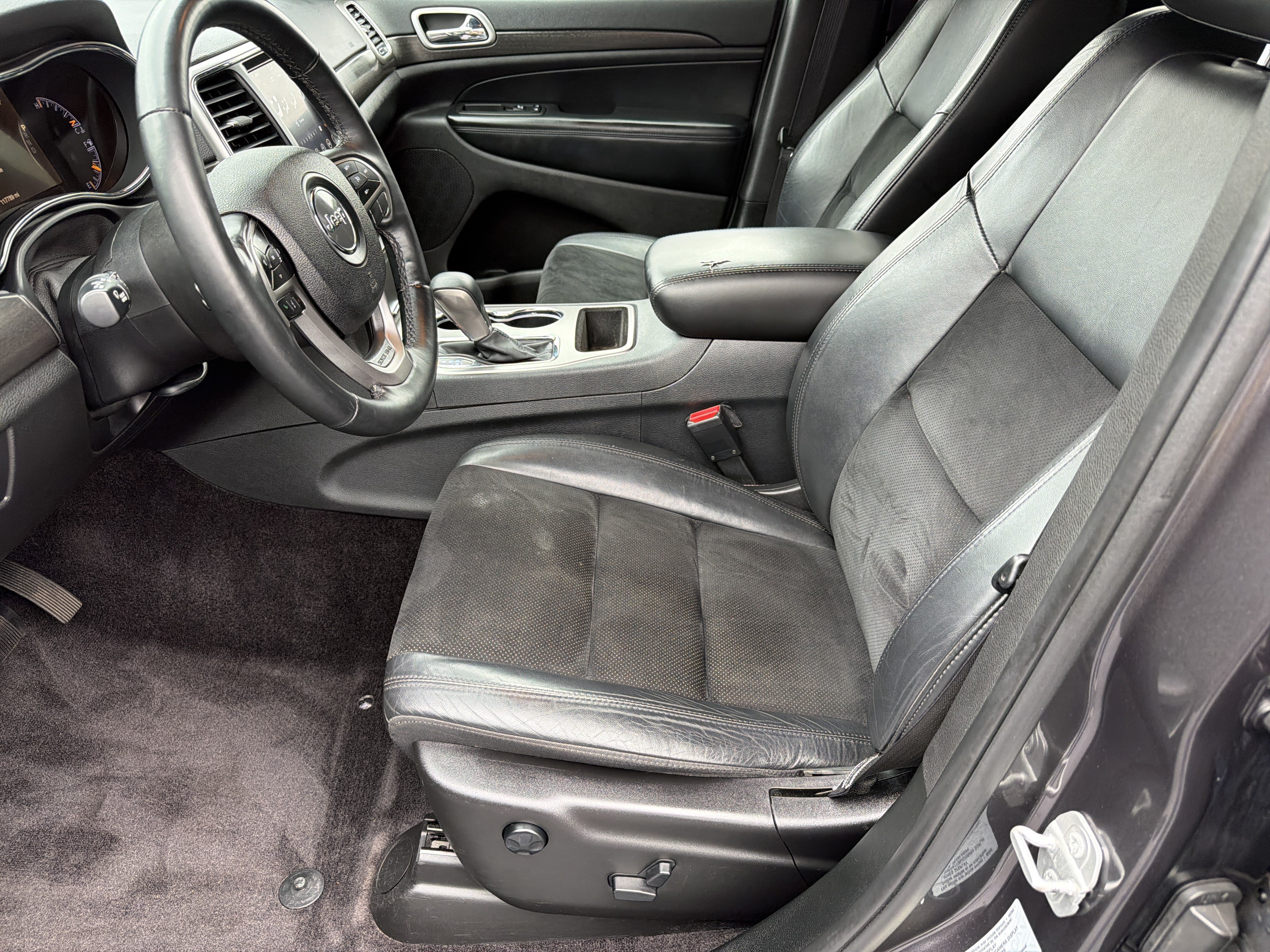Used 2018 Jeep Grand Cherokee Altitude AWD/4WD image 7