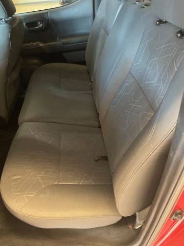 Used 2018 Toyota Tacoma TRD Sport image 19