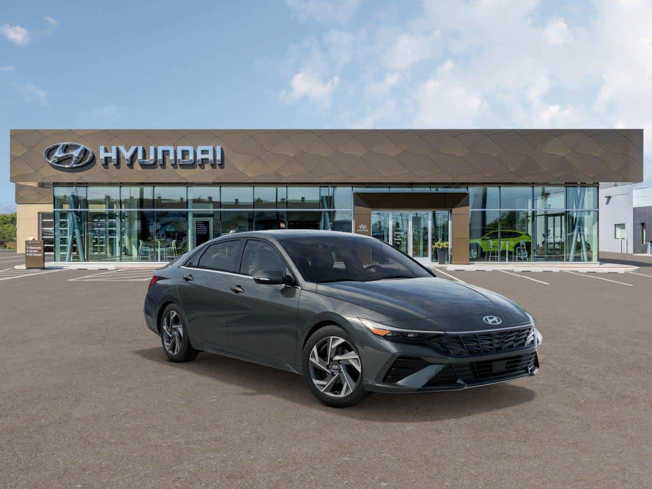 Used 2025 Hyundai Elantra Limited FWD image 2