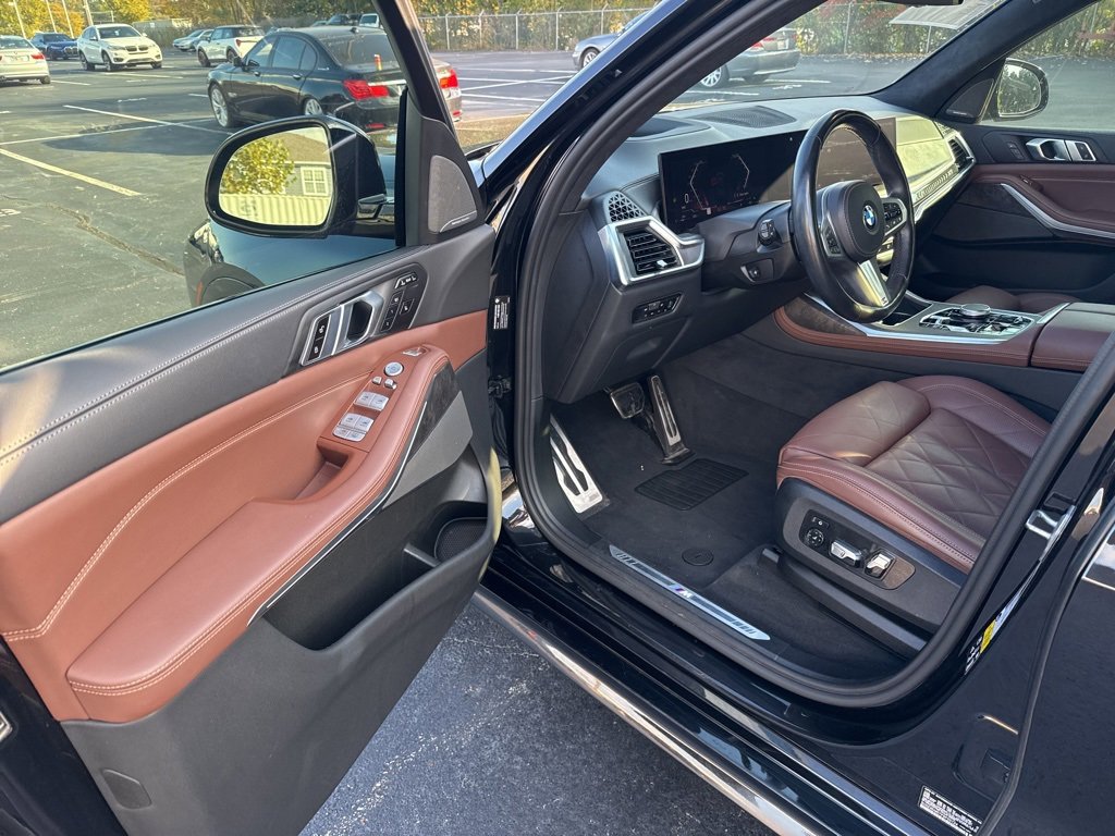 Used 2023 BMW X7 xDrive40i w/ M Sport Package image 10