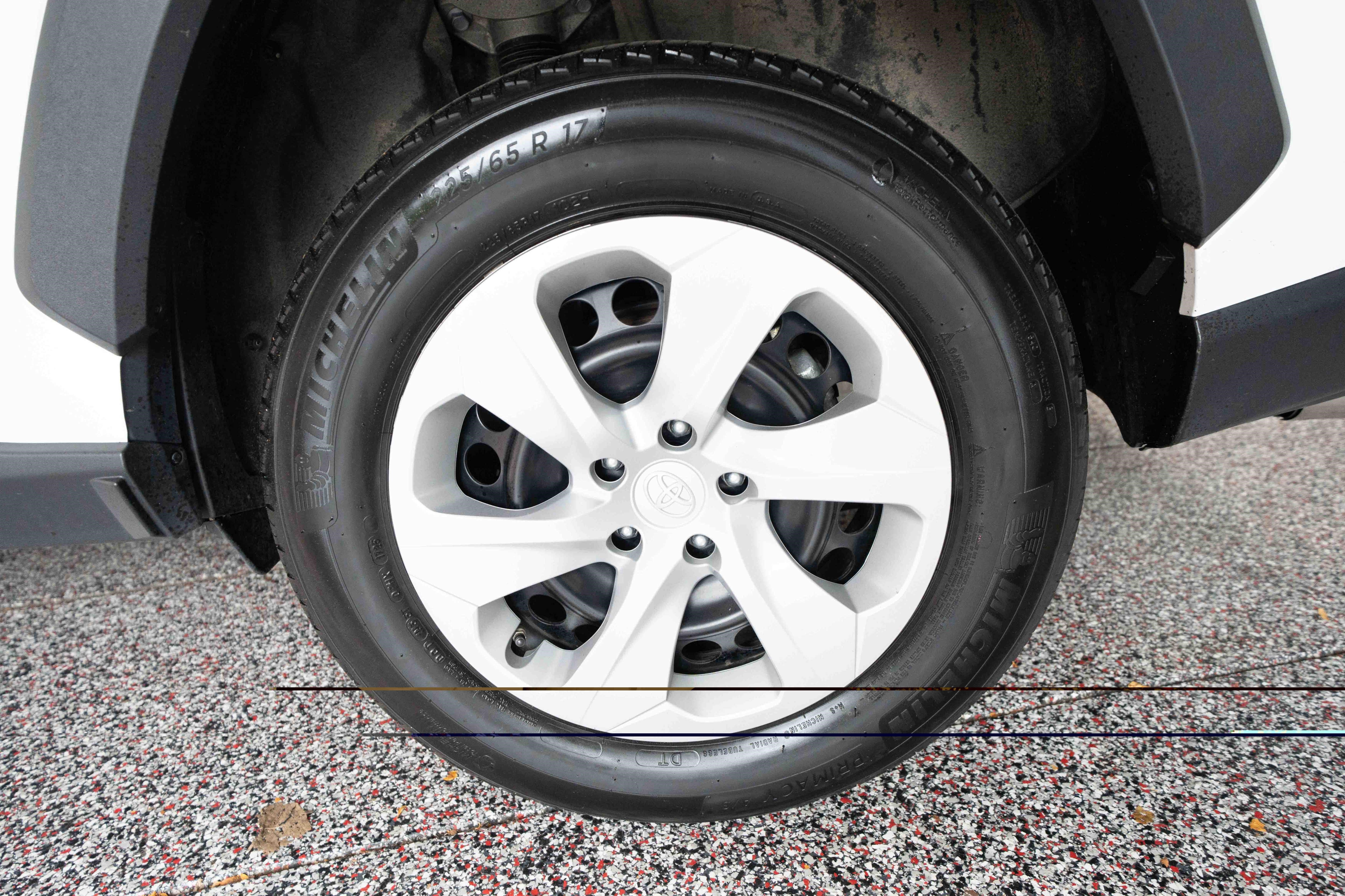 Used 2025 Toyota RAV4 LE AWD/4WD image 29
