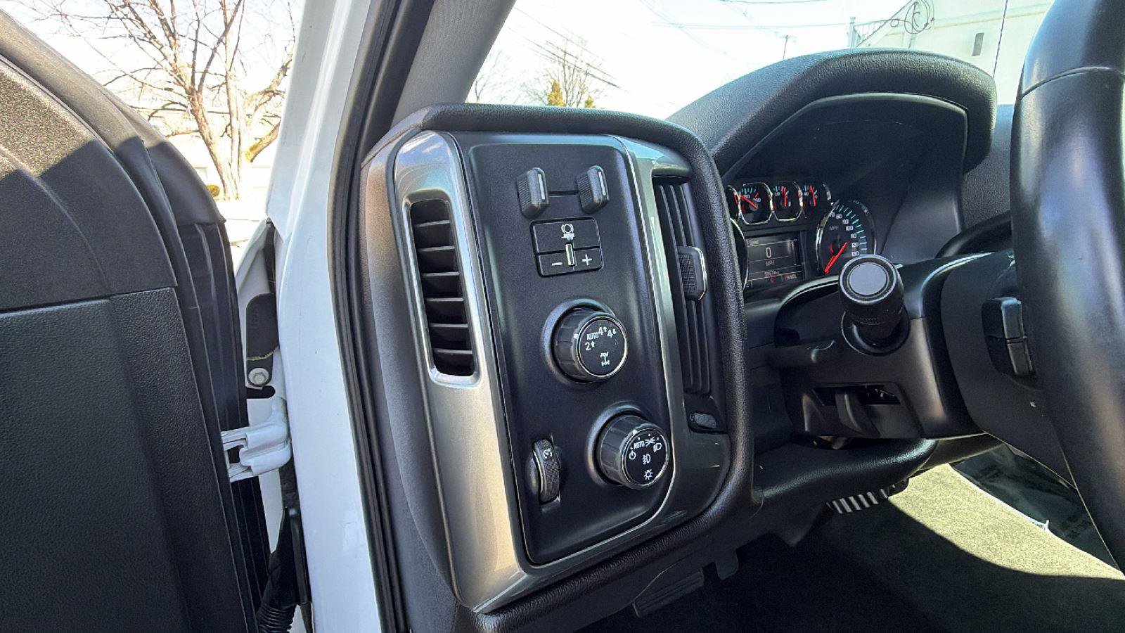 Used 2018 Chevrolet Silverado 1500 LT w/ All Star Edition image 15