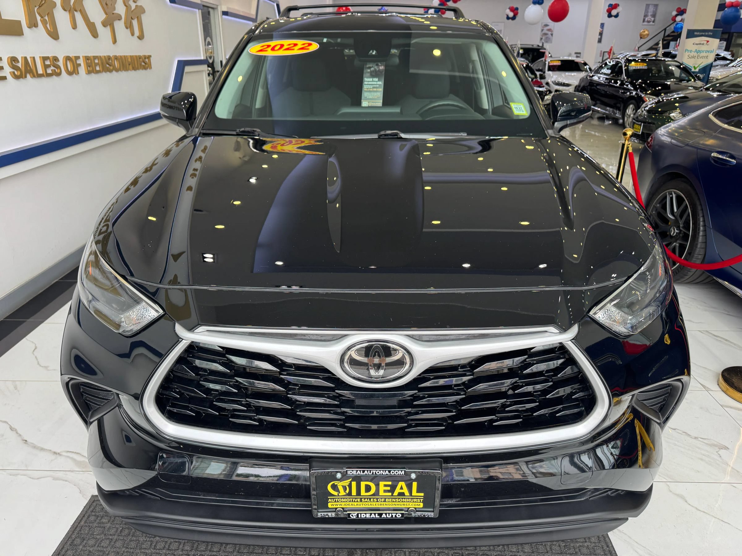 Used 2022 Toyota Highlander L AWD/4WD image 2