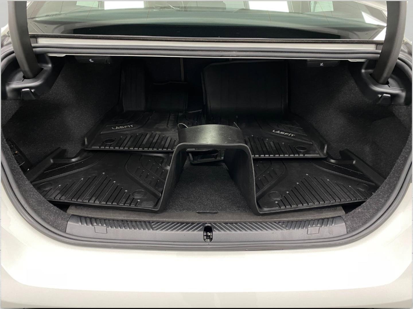 Certified 2024 BMW 530i xDrive w/ Convenience Package image 5