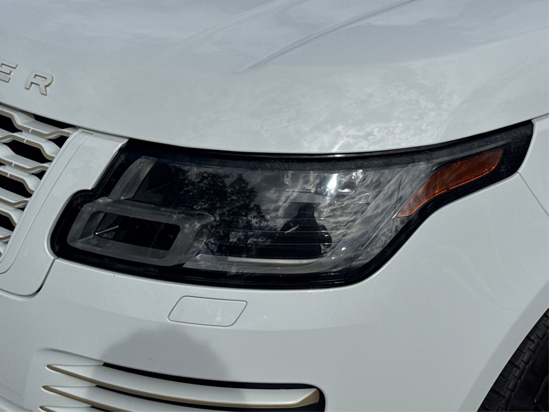 Used 2018 Land Rover Range Rover HSE image 16