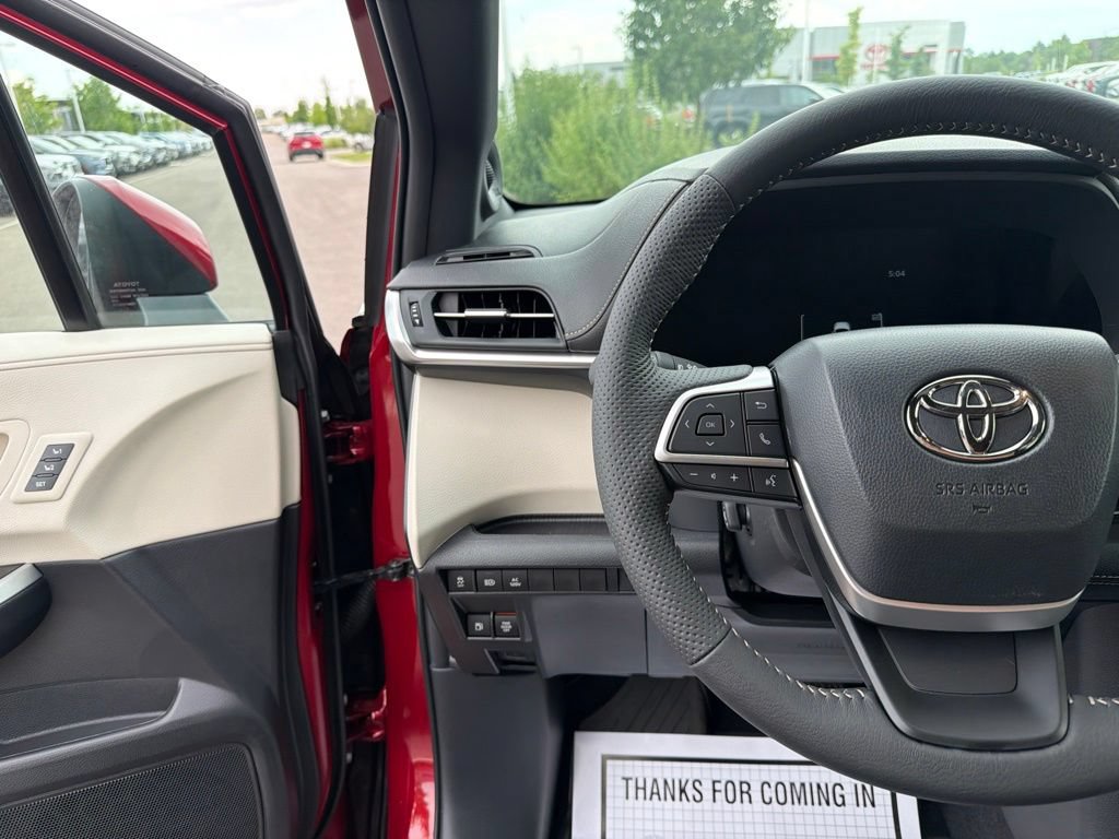 Used 2026 Toyota Sienna Limited FWD image 23