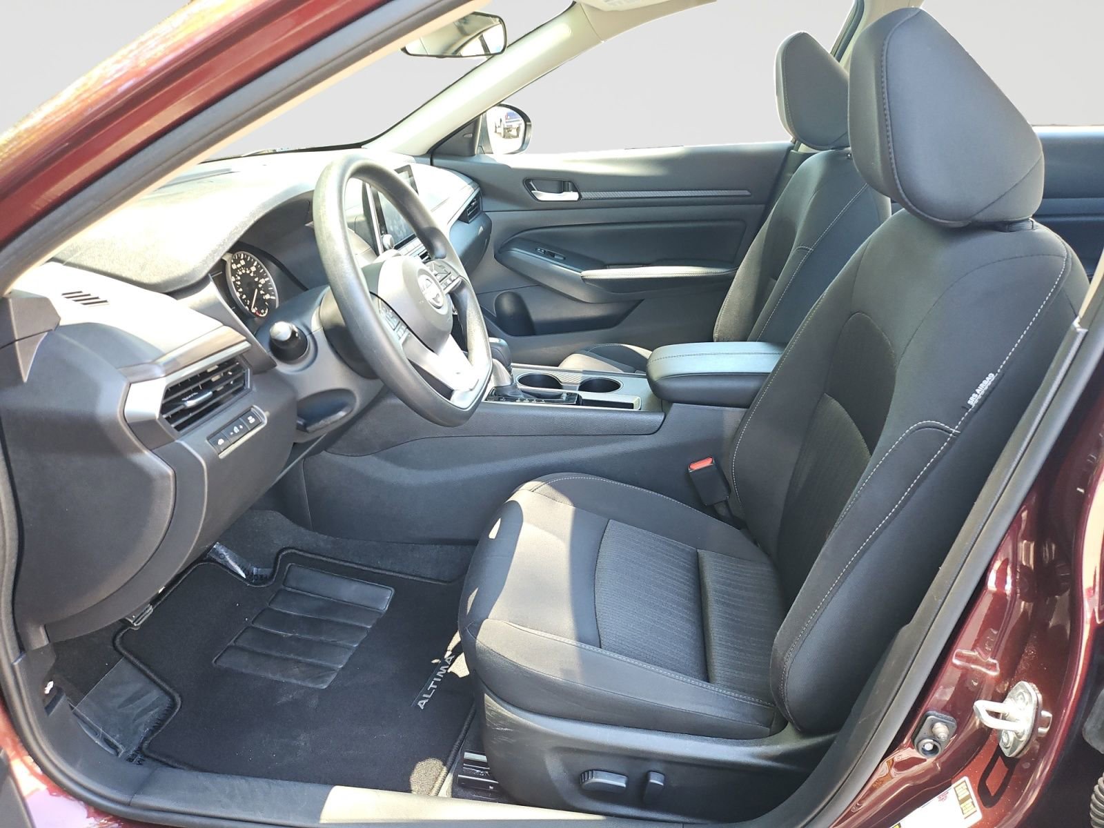 Used 2025 Nissan Altima 2.5 SV FWD image 16